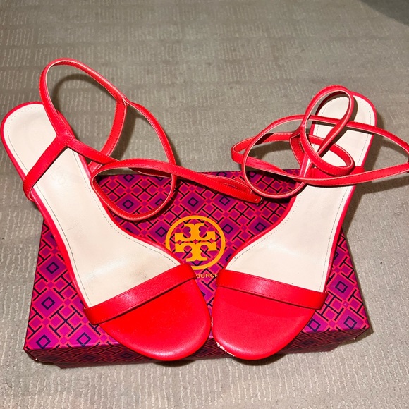 Red Simple Lace-up Coutgo Heels - Picture 3 of 4